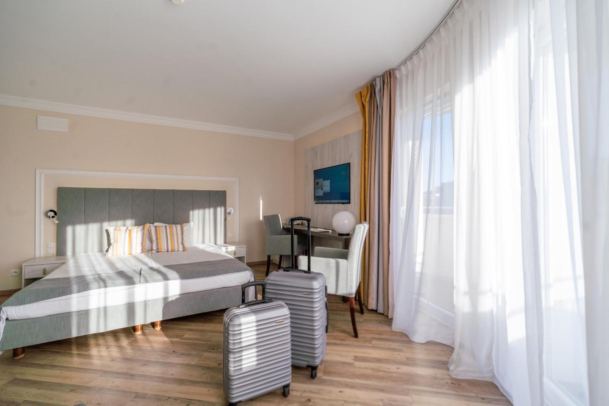 Hotel & Spa Trzy Wyspy ชวีโนวิชแจ ภายนอก รูปภาพ