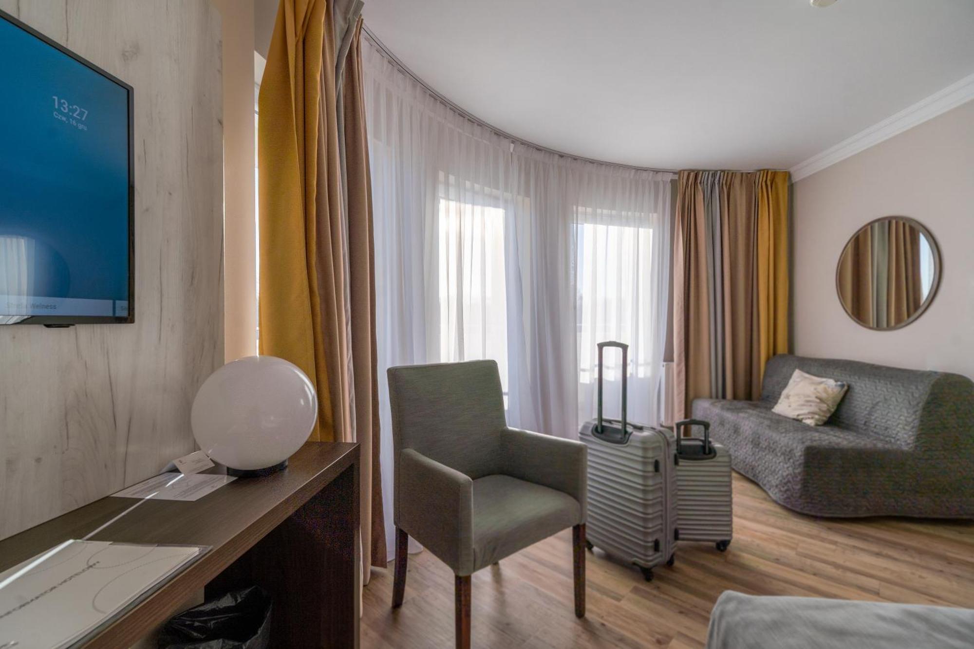 Hotel & Spa Trzy Wyspy ชวีโนวิชแจ ภายนอก รูปภาพ