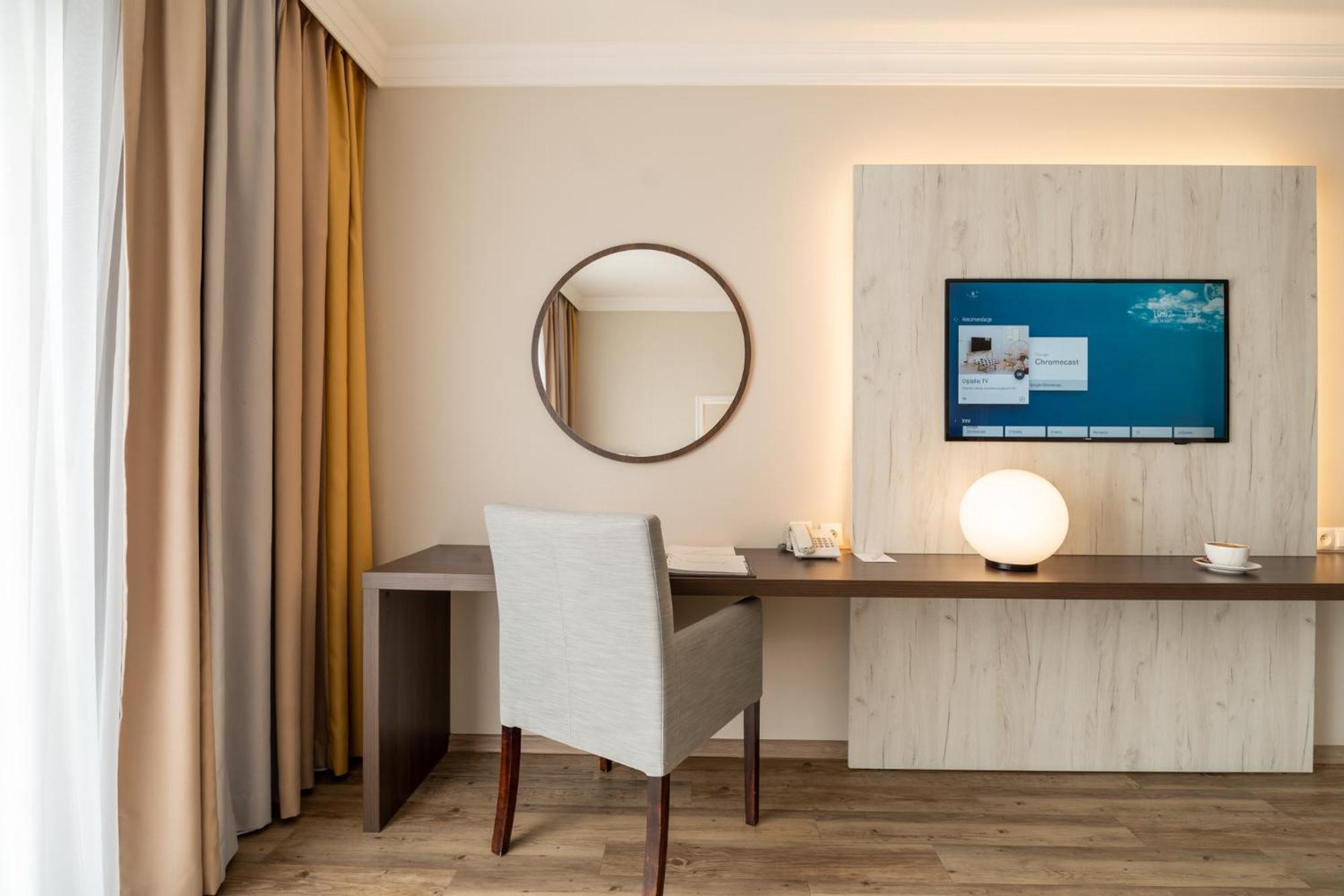 Hotel & Spa Trzy Wyspy ชวีโนวิชแจ ภายนอก รูปภาพ