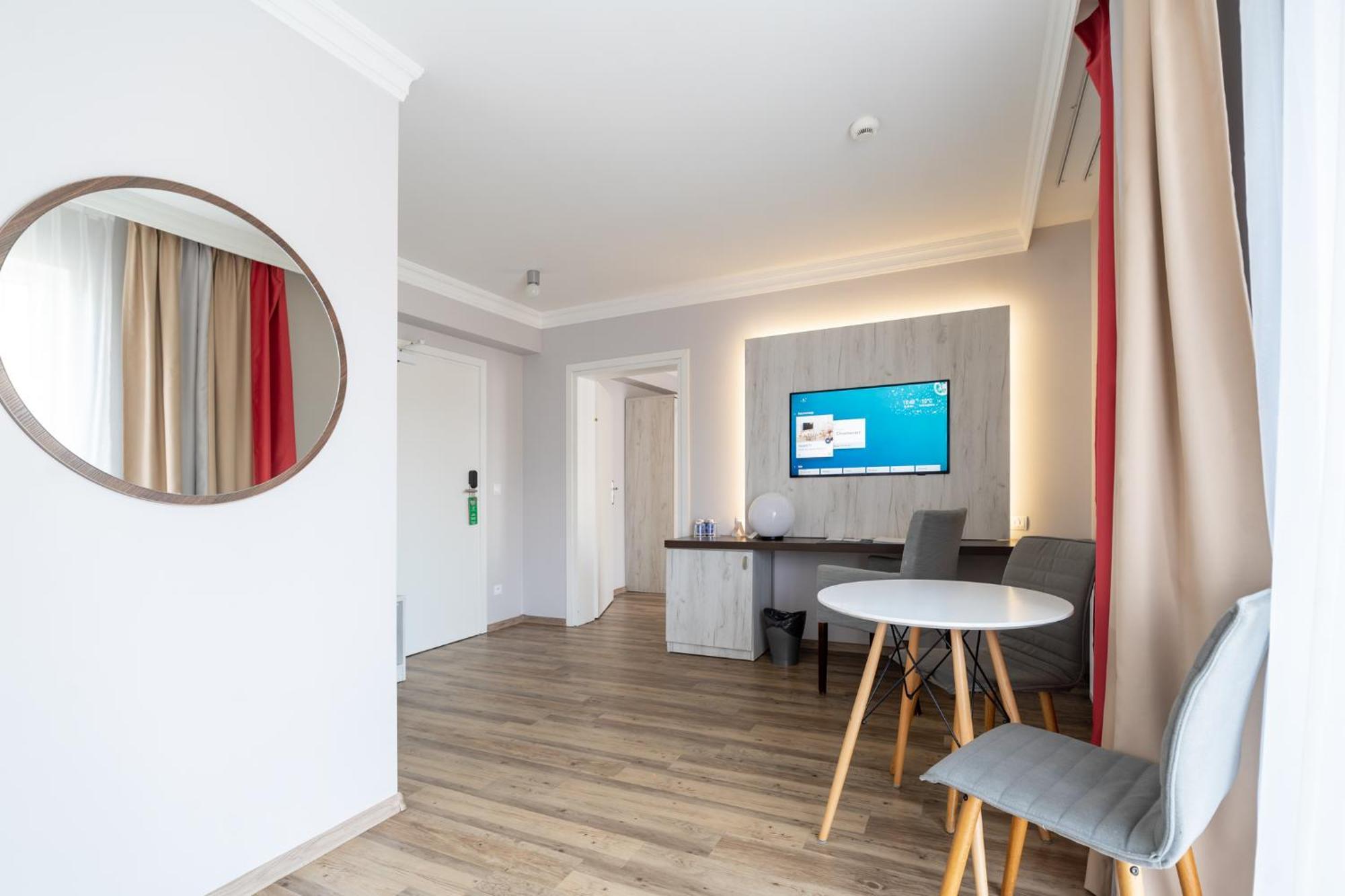 Hotel & Spa Trzy Wyspy ชวีโนวิชแจ ภายนอก รูปภาพ