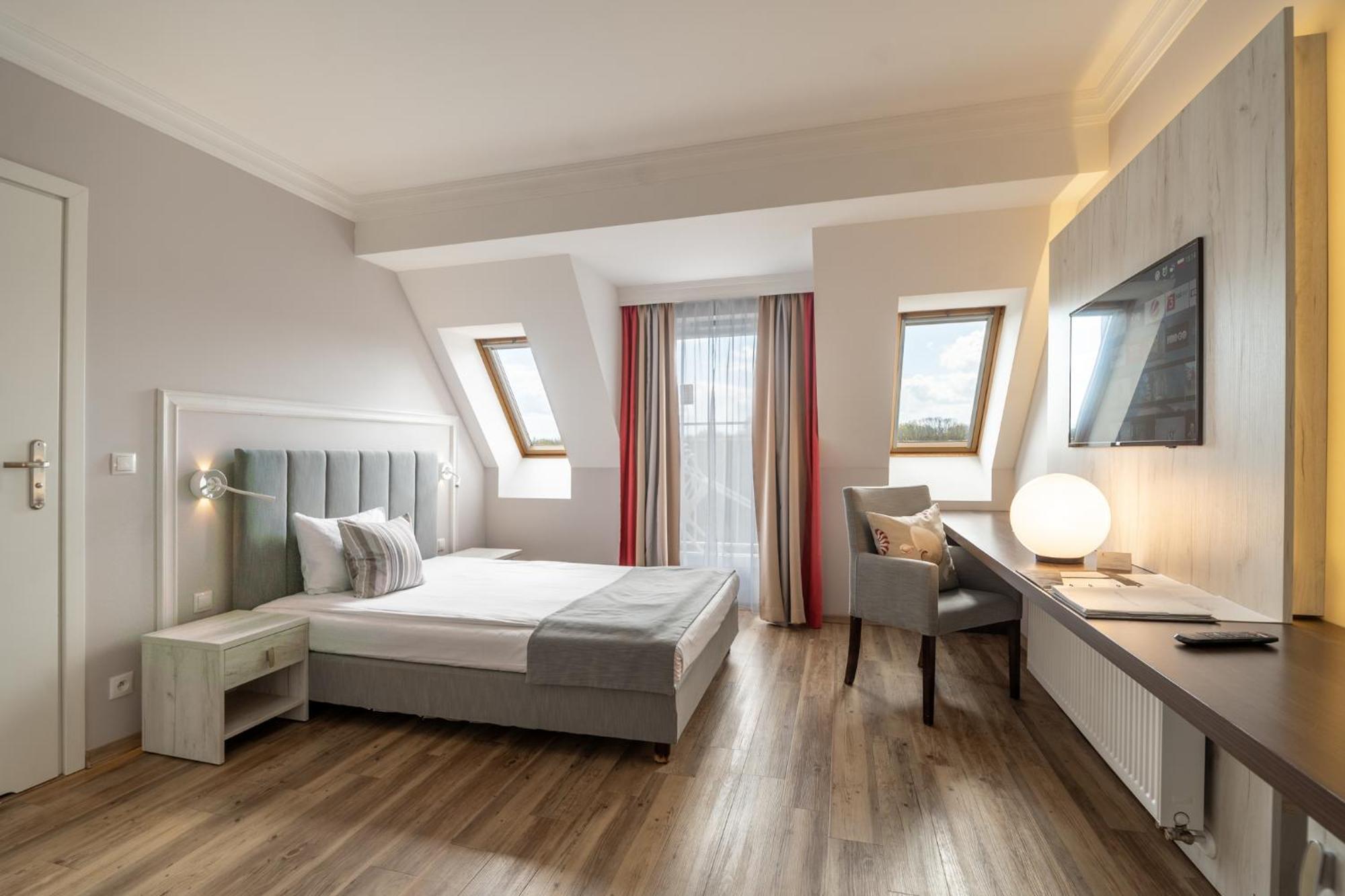 Hotel & Spa Trzy Wyspy ชวีโนวิชแจ ภายนอก รูปภาพ