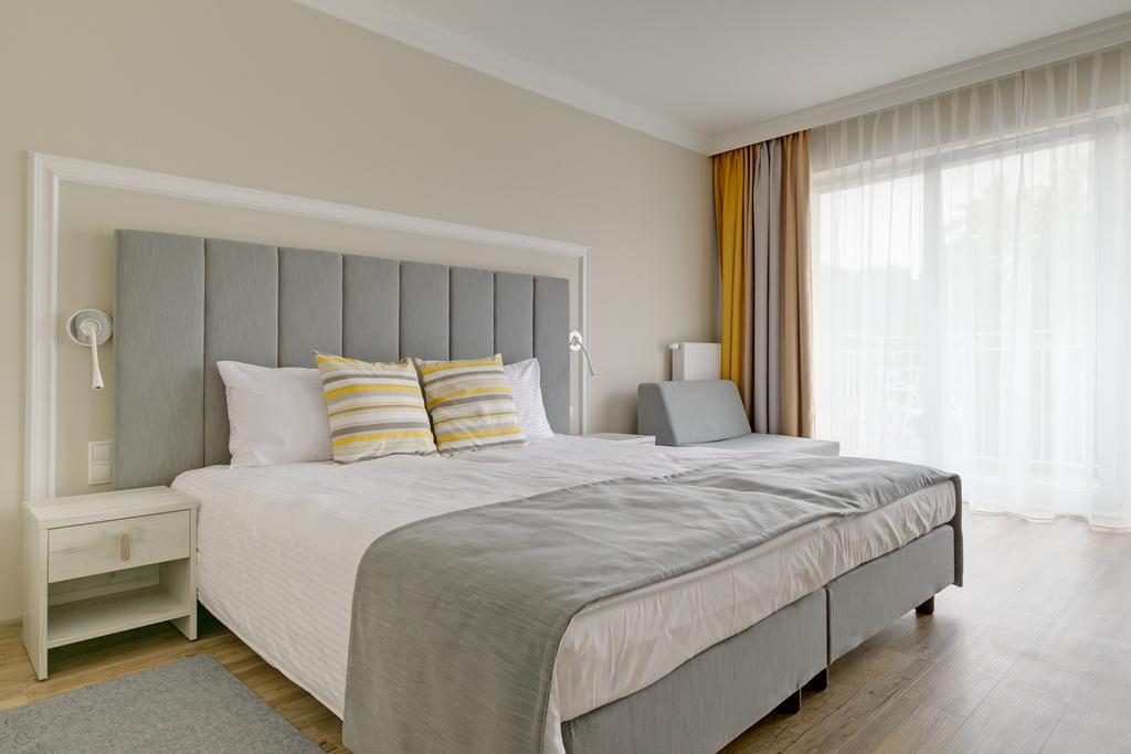 Hotel & Spa Trzy Wyspy ชวีโนวิชแจ ภายนอก รูปภาพ